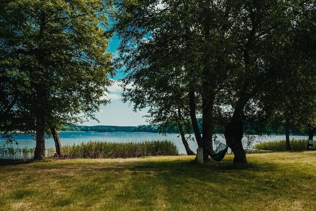Holzhaus Direkt Am See Priepert Luaran gambar
